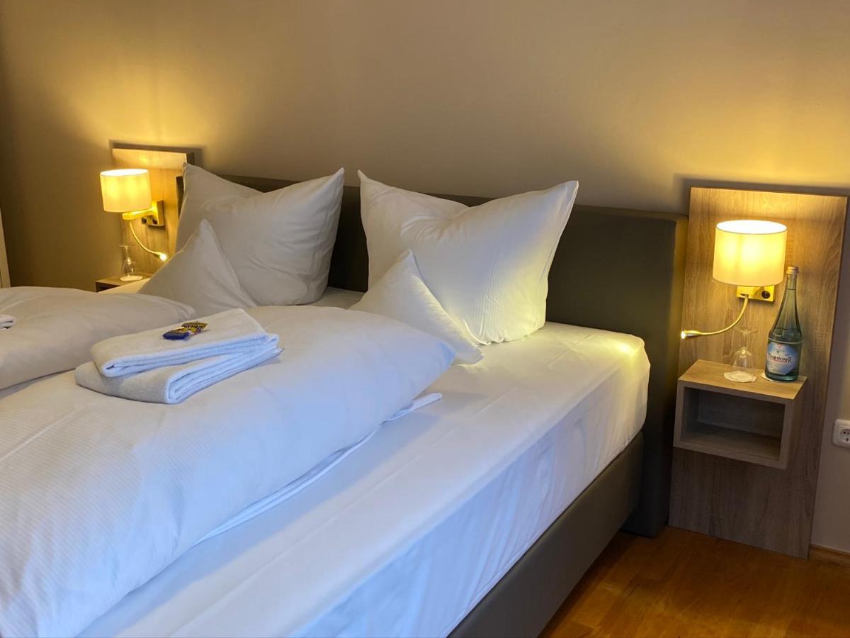Horchem Hotel-Restaurant-Cafe-Bar มอนเชา ภายนอก รูปภาพ
