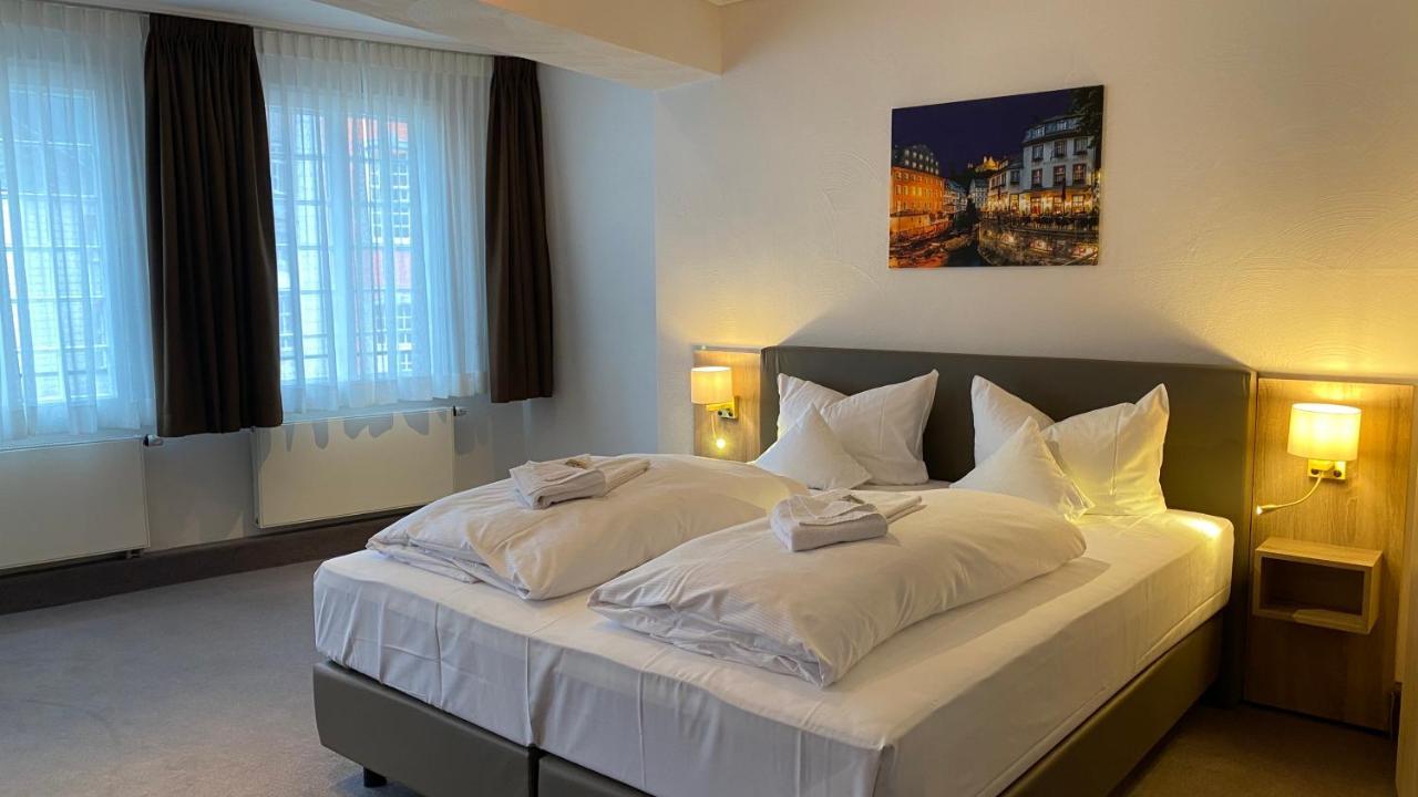 Horchem Hotel-Restaurant-Cafe-Bar มอนเชา ภายนอก รูปภาพ