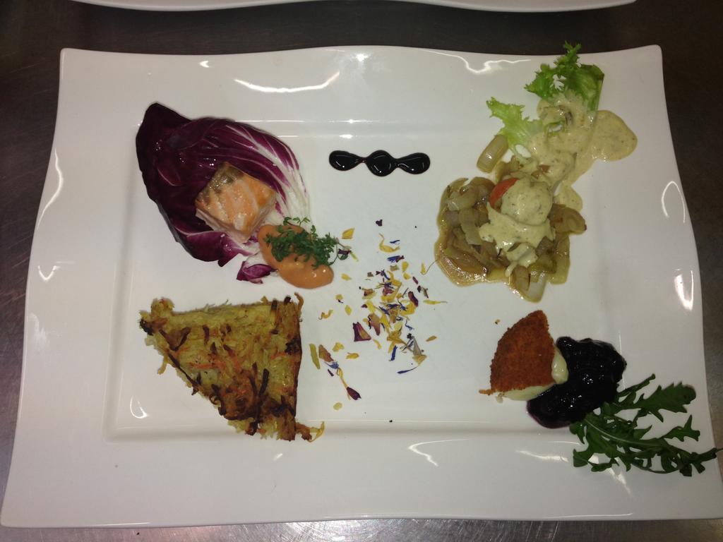 Horchem Hotel-Restaurant-Cafe-Bar มอนเชา ภายนอก รูปภาพ