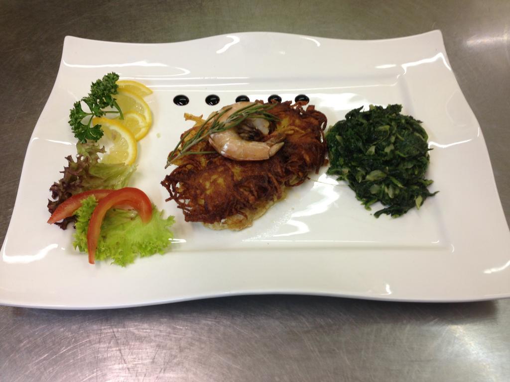 Horchem Hotel-Restaurant-Cafe-Bar มอนเชา ภายนอก รูปภาพ