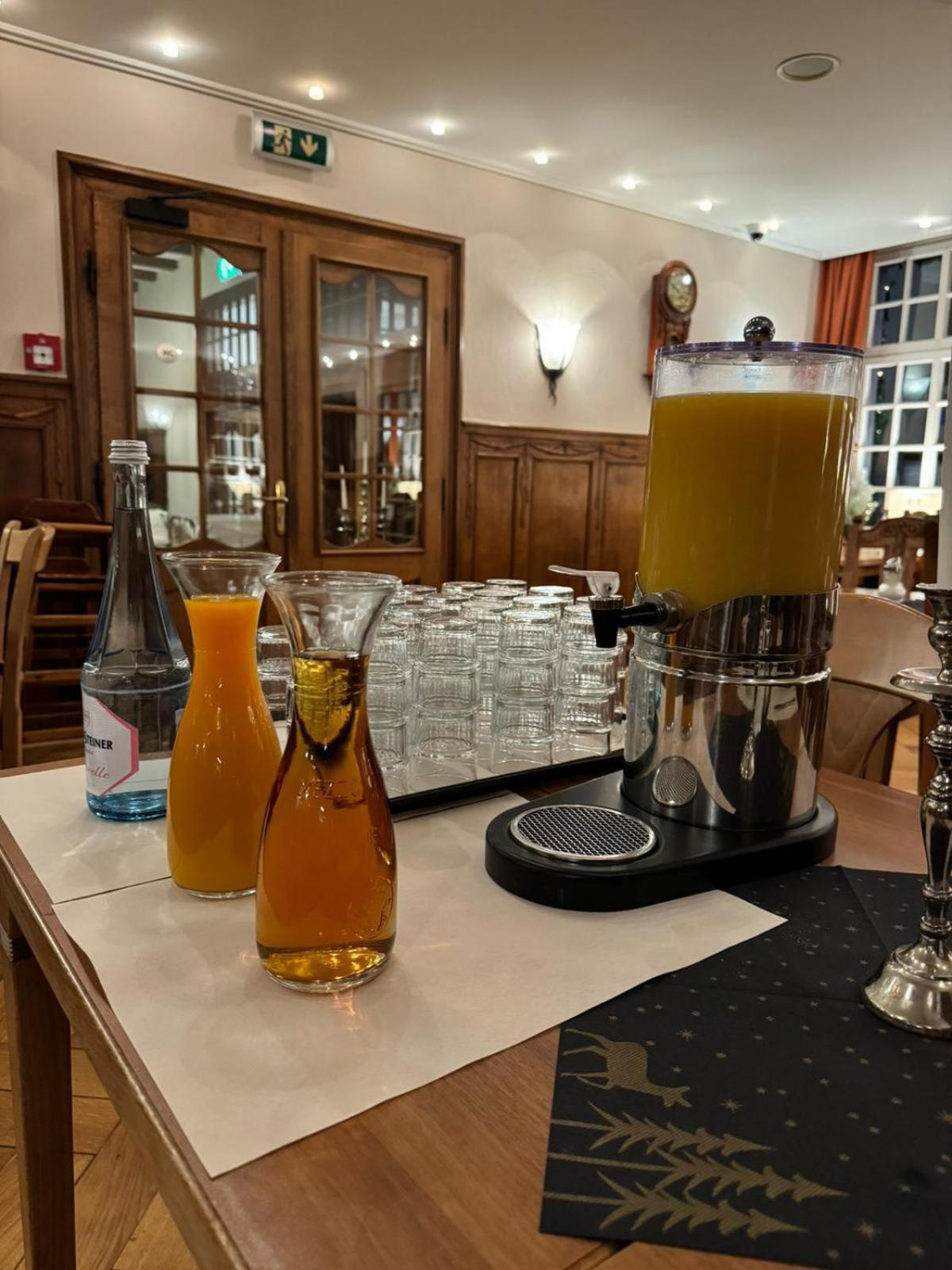 Horchem Hotel-Restaurant-Cafe-Bar มอนเชา ภายนอก รูปภาพ
