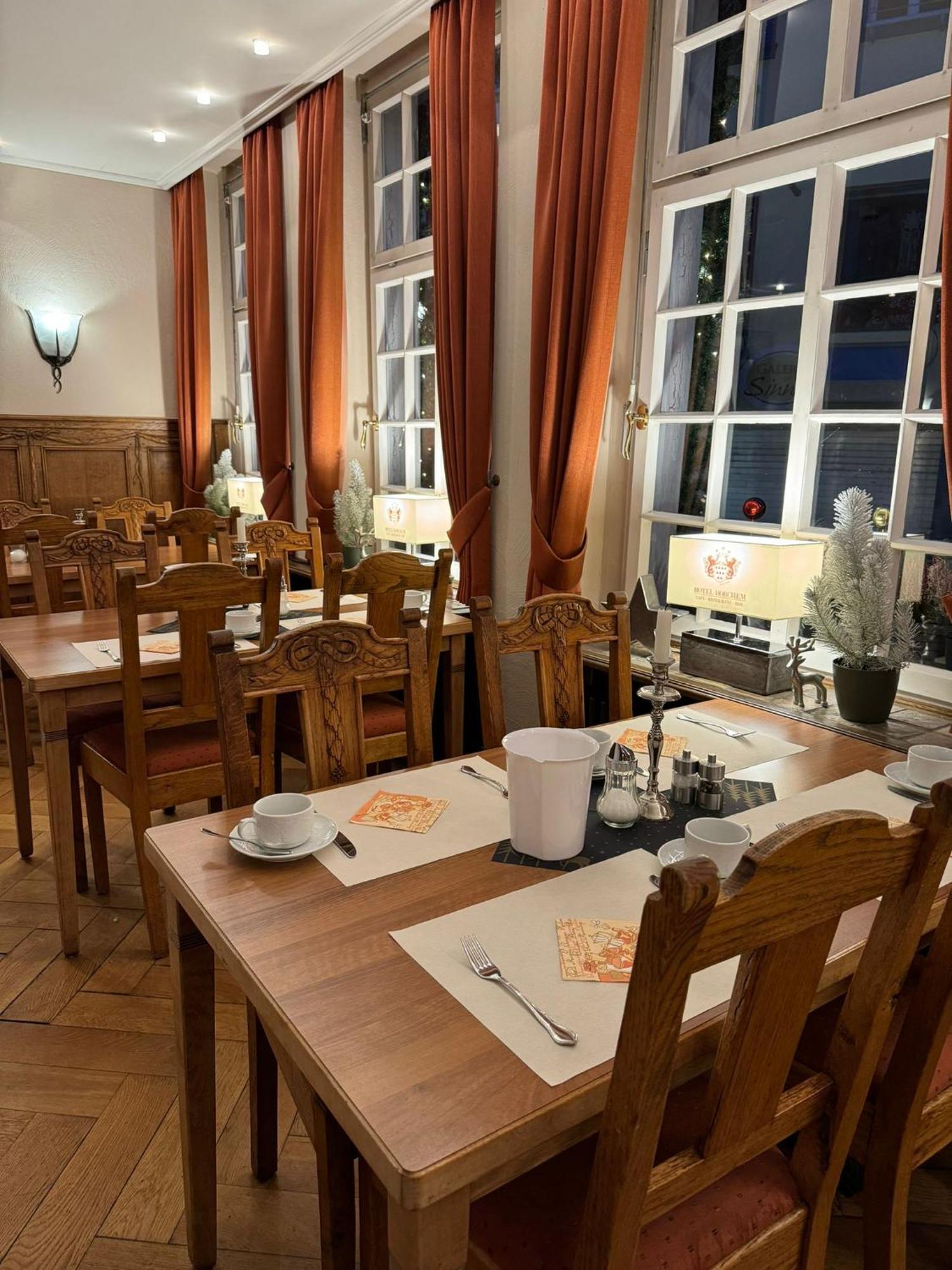 Horchem Hotel-Restaurant-Cafe-Bar มอนเชา ภายนอก รูปภาพ