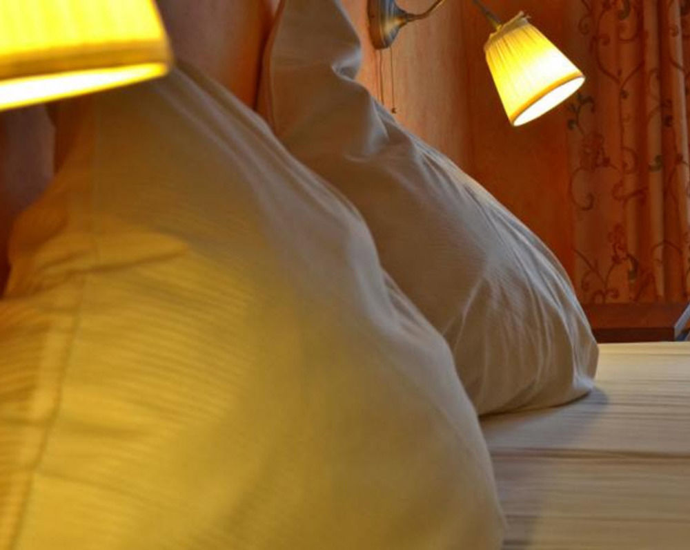 Horchem Hotel-Restaurant-Cafe-Bar มอนเชา ภายนอก รูปภาพ