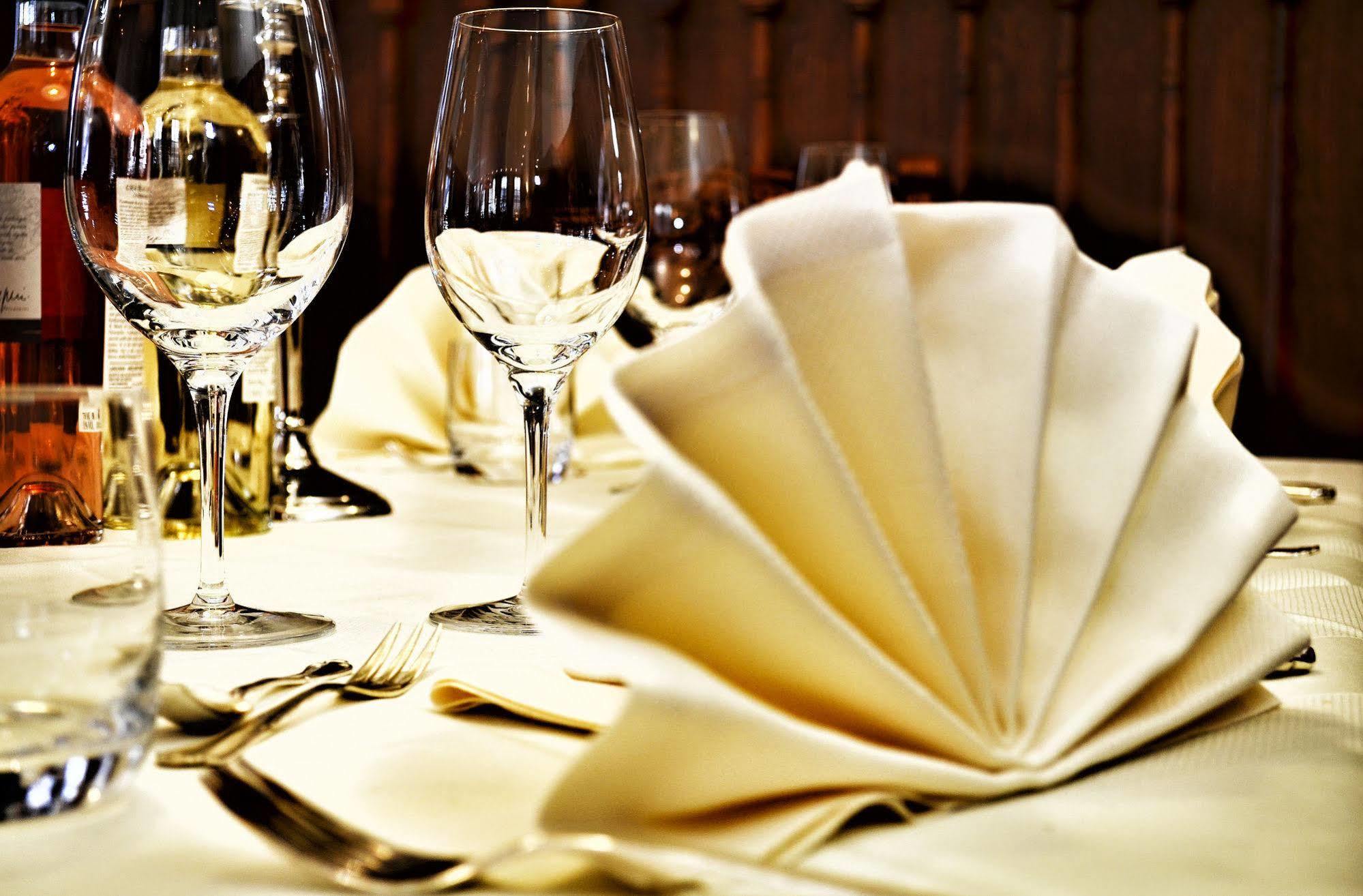Horchem Hotel-Restaurant-Cafe-Bar มอนเชา ภายนอก รูปภาพ